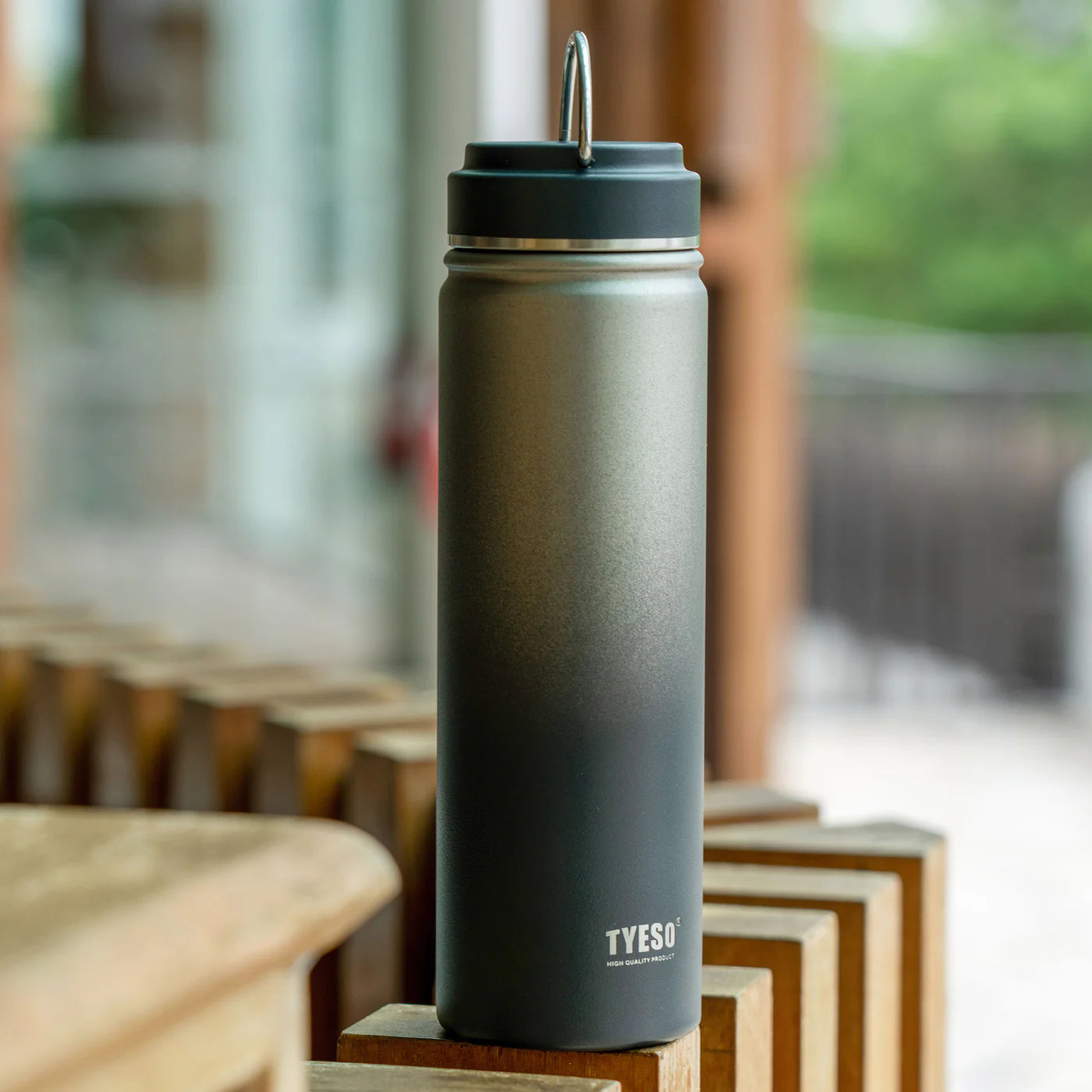 Tyeso Sports Bottle With Steel Handle