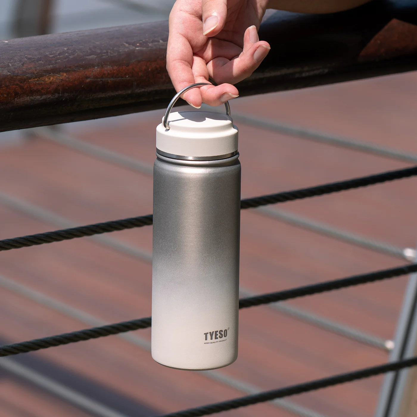 Tyeso Sports Bottle With Steel Handle