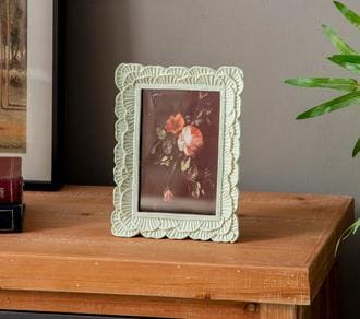Vintage Scalloped Edge Photo Frame
