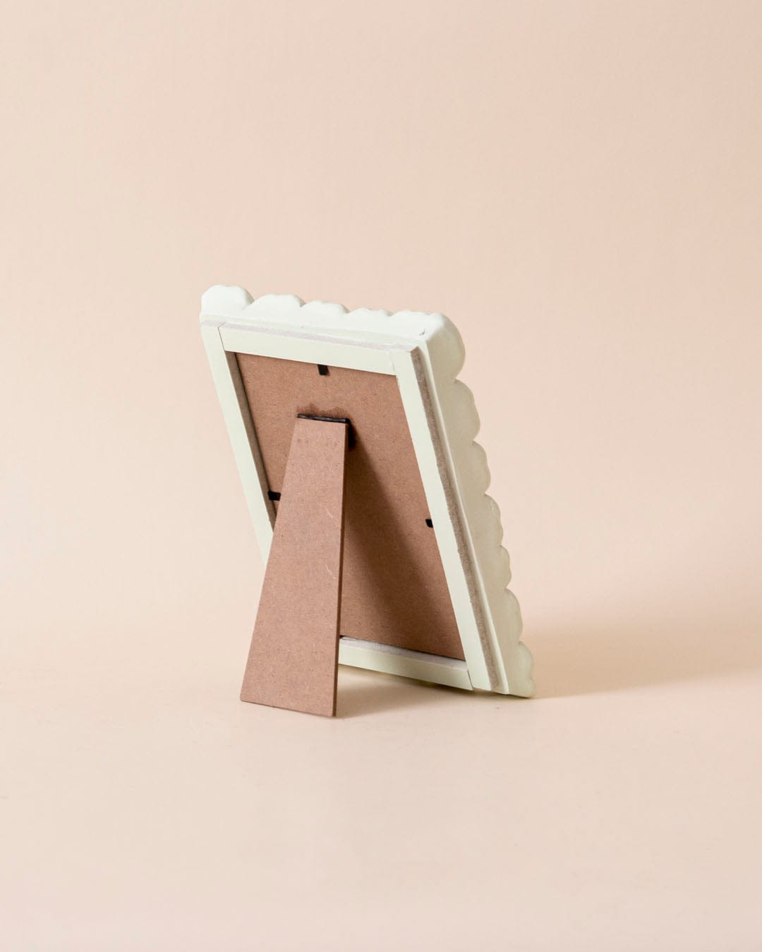 Vintage Scalloped Edge Photo Frame