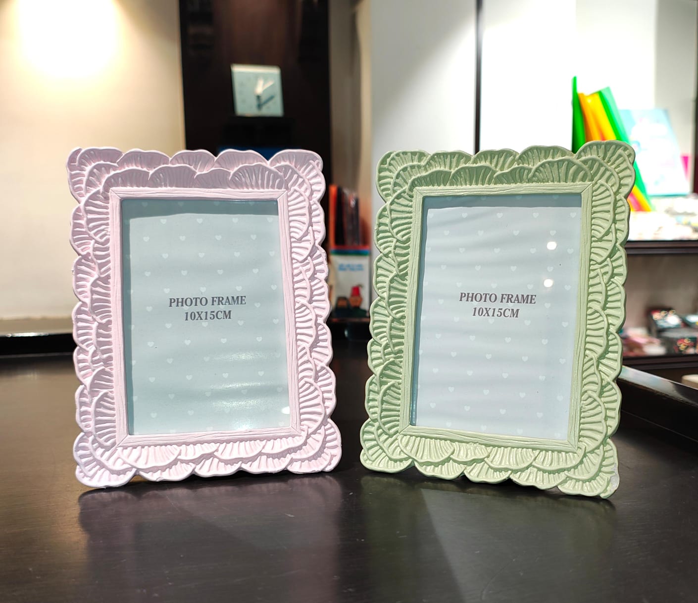 Vintage Scalloped Edge Photo Frame